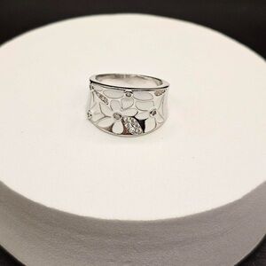Chunky Boho Silver Ring with White Floral Design. Size 9.